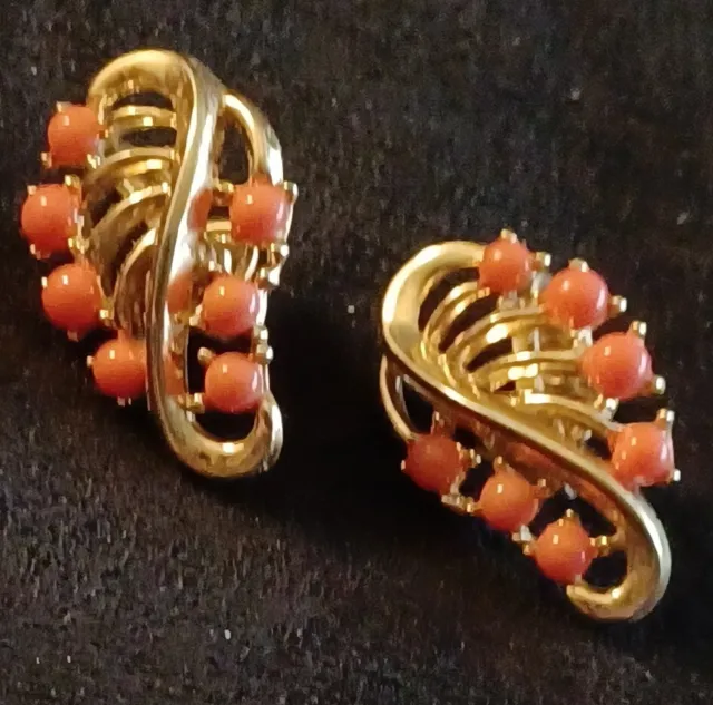 Vintage Crown Trifari Goldtone And Coral Colored Beads Clip Earrings Signed