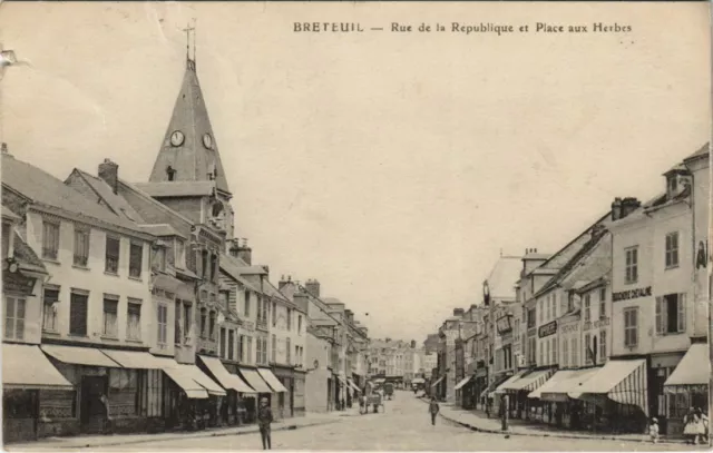 CPA BRETEUIL-Rue de la Republique et Place aux Herbes (28853)