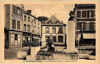 CPA Avesnes-sur-helpe-le monument pascal and the rue de France (422867)