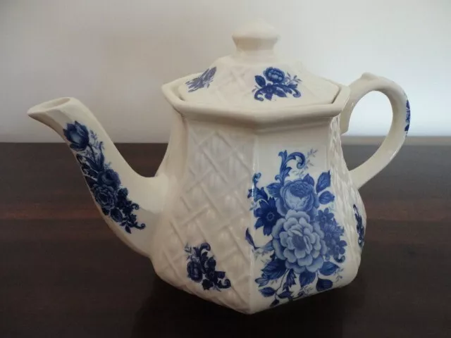 Vintage Sadler Teapot  Made In England Blue and White Floral 4 Cup Capacity
