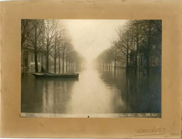 Paris, avenue Montaigne, les inondations du 30 janvier 1910 Vintage silver print