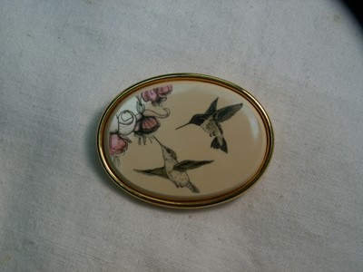 Colibri Barlow Color Oro Scrimshaw Design Celluloide Spilla Fiori & Colibri 
