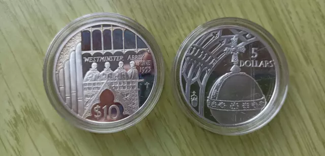 Monedas de plata (.925) 2002 Islas Salomón $5/FIJI $10 en cápsulas selladas