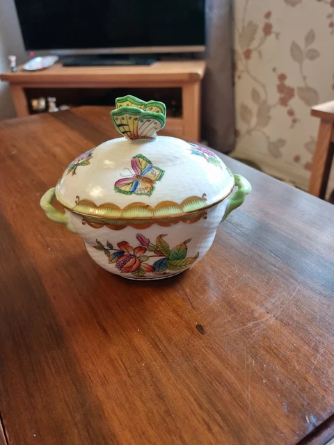 Herend bedeckter Bonbon Topf mit Schmetterlingsdeckel