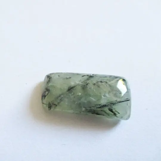 Préhnite cabochon pierre fine 23x11x5mm gemme multicolore reiki chakra plexus