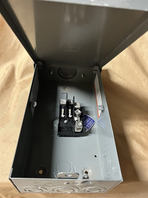 Qo2100NRBCP Square D QO Load Center Enclosure, Installed 100 A MB Circuit