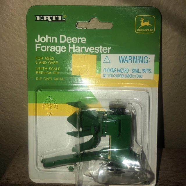 John Deere Forage Harvester 1/64 scale replica #566 ERTL