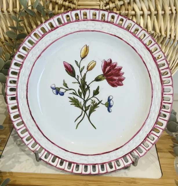 Assiette Ajouree En Faience De Luneville