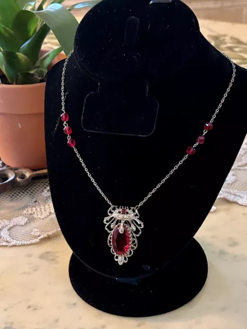 Vintage ART DECO CZECH RED GLASS Lariat GOLD TONE necklace with DROP PENDANT