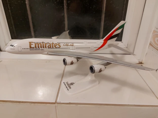 Maquette Airbus A380 Emirates 1/250 - 28 Cm - Occasion Bon État
