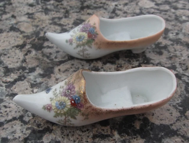 ancienne paire de chaussures sabot porcelaine Paris ? décor floral 2