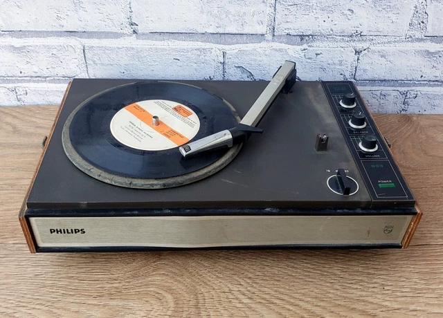 PLATINE VINYLE PHILIPS STEREO 715 / VINTAGE Elle est en bon état, elle fonctionne 35 euros plusFP