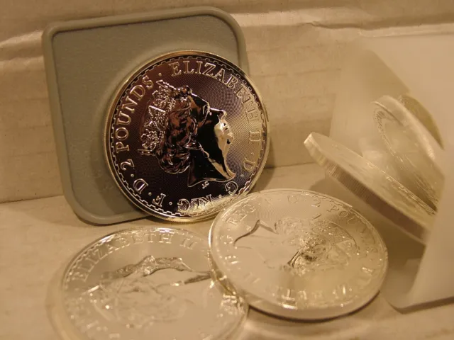 25 x 1 Unze Britannia Silbermünzen in Tube 2019 - 0,9999 reine Goldbarren.