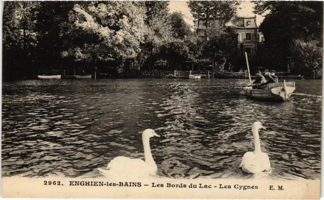 CPA Enghien les Bains Les Bords du Lac, Les Cygnes FRANCE (1308320)