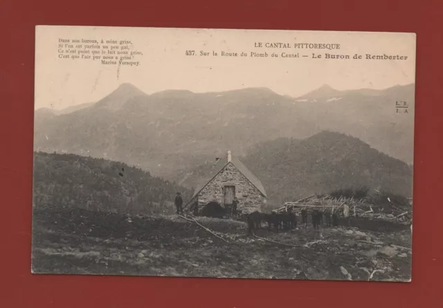 On the Route du Lead du Cantal - Le buron de Remberter (L3488)