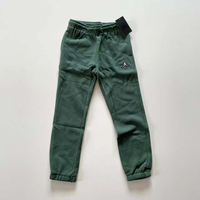 Pantaloni da jogging Nike Air Jordan jogger jumpman ragazzi | taglia M / 10-12 anni | 59,95 €* Pantaloni da jogging Nike Air Jordan jogger jumpman ragazzi | taglia M / 10-12 anni | 59,95 €*