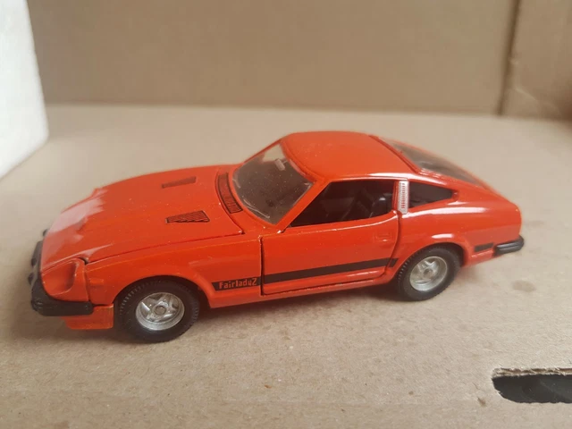 TOMICA DATSUN ミニカー オレンジ TOMICA LIMITED VINTAGE LV-83a Datsun Sunny 1000 2 door sedan