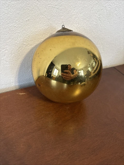 Boule De Noël Ancienne En Verre Églomisé - Pomme De Pin Mercurisée Dorée - Vintage