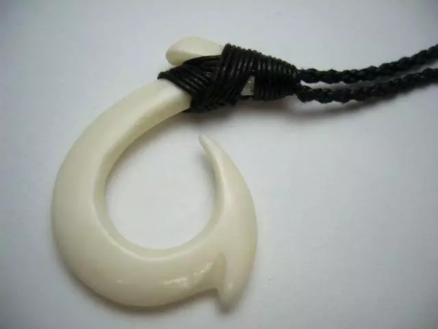 Hawaiian Jewelry Maori Hei Matau New Zealand Fish Hook Bone Necklace 35005-2