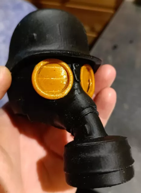 Abdeckkappe STAHLHELM-GASMASKE-GOLDENE AUGEN-WW1  Anhängerkupplung Schutz