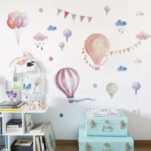 Kinderzimmer Hintergrund Wandaufkleber mit verspieltem Heißluftballon Design