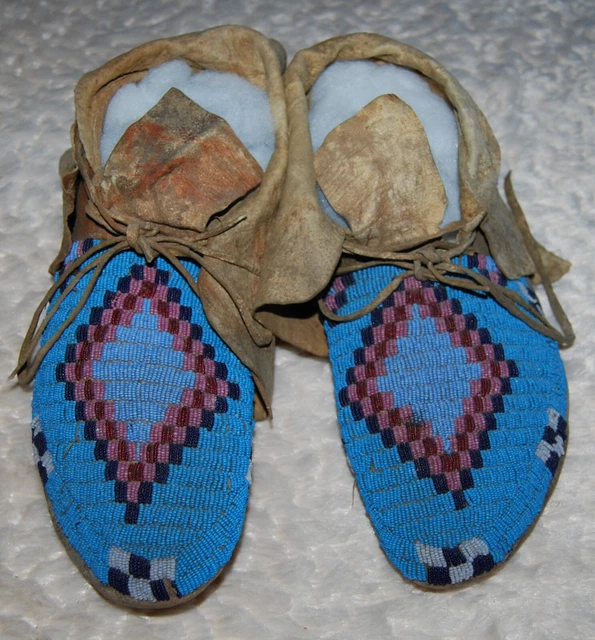 Native American Beaded Northern Plains 1870-1880, on Deer Hide adult Moccasins