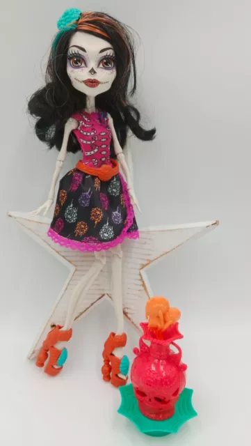 Poupée Mattel Monster High Doll Skelita Calaveras Art Class Complet