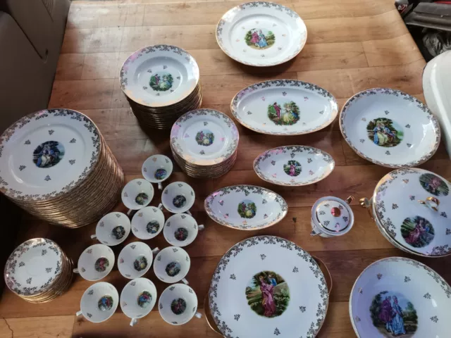 Magnifique service de table en veritable porcelaine de Limoges Vintage 89 pièces