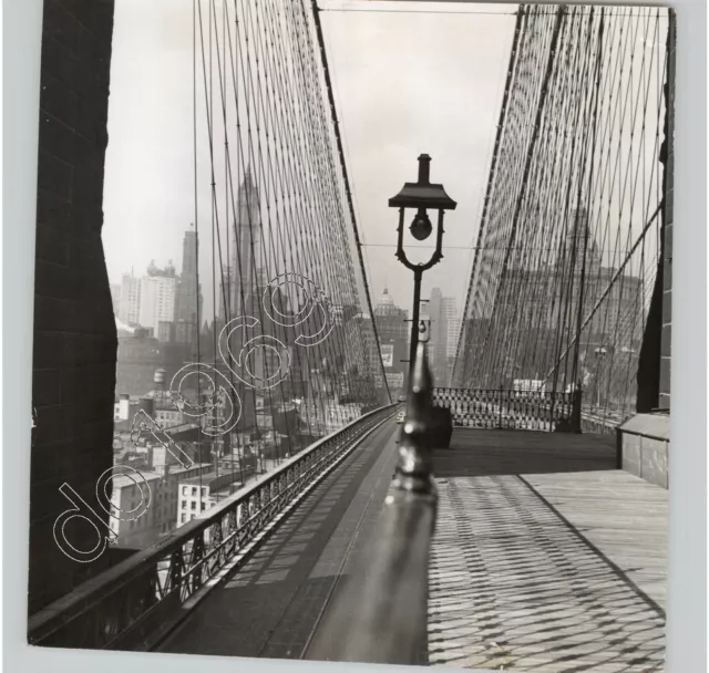 Lamp Post on BROOKLYN BRIDGE New York City 1950s Vtg Press Photo PIX Neucass