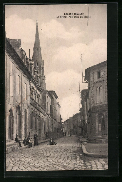 CPA Branne, La Grande Rue prise des Halles