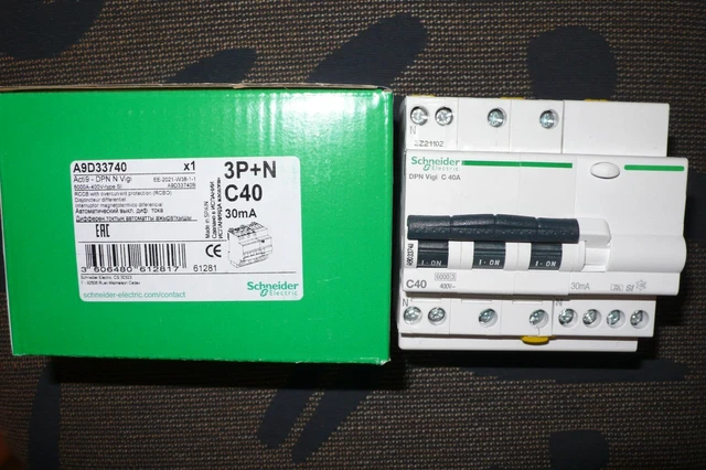 Disjoncteur Différentiel Schneider Electric 4P 25A 30mA - Modèle DT40 D'occasion
