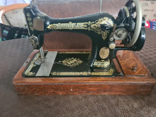 Antique Old Vintage Rare Hand Crank Singer Sewing Machine working order