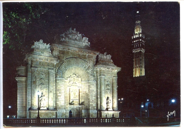 CP 59 NORD - Lille - La Porte de Paris et le Beffroi illuminés