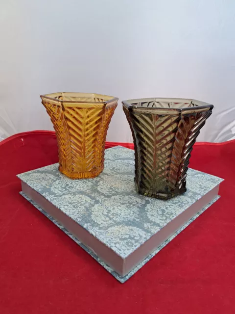 Paire de vase , en verre pressé , Art Déco , couleur ,ambre et gris fumé.