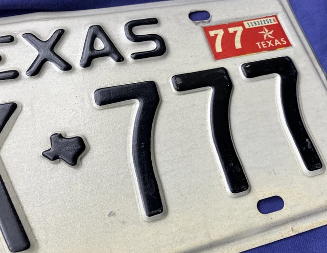 1977 Texas Passenger License Plate (1) gently used GRET NUMBER VXK-777