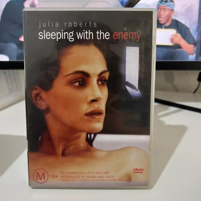 https://www.picclickimg.com/dtIAAOSw-ehky2CZ/Sleeping-With-The-Enemy-DVD-1991.webp