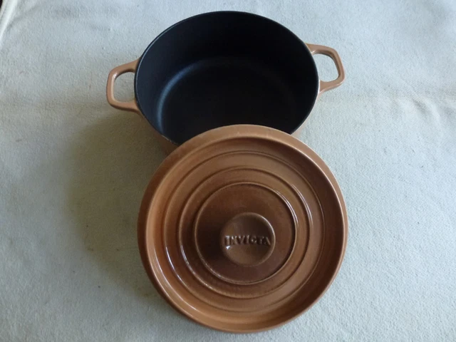 Cocotte en fonte invicta ovale 31 cm made in France noire - Arts de la table