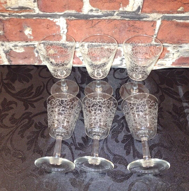 Set De 6 Verres à Vin Vintage - Design Relief - Verre Véritable - Pour Table, Mariage, Fêtes - Capacité 0,30L/0,35L