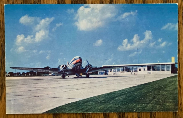 DUBUQUE, IOWA: Municipal Airport, Braniff DC-3 & Admin. Bldg. View ca1950s