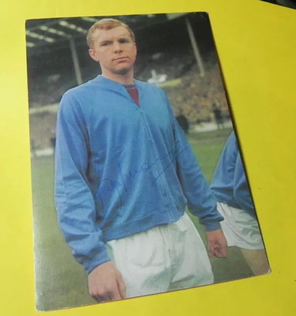 SIGNIERT + UNGEKLEBT BOBBY MOORE ARAL ALBUM Fußball-WM ENGLAND 66 AUTOGRAMM 1966