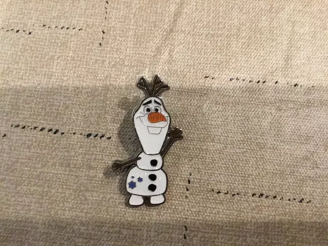 Loungefly Disney FROZEN 2 CHARACTER  ENAMEL PIN Olaf