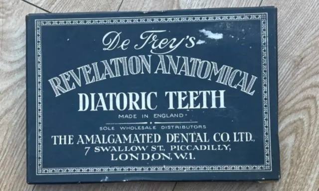 Unusual Original 1920S Box Of De Treys Antique Anatomical Diatoric Teeth