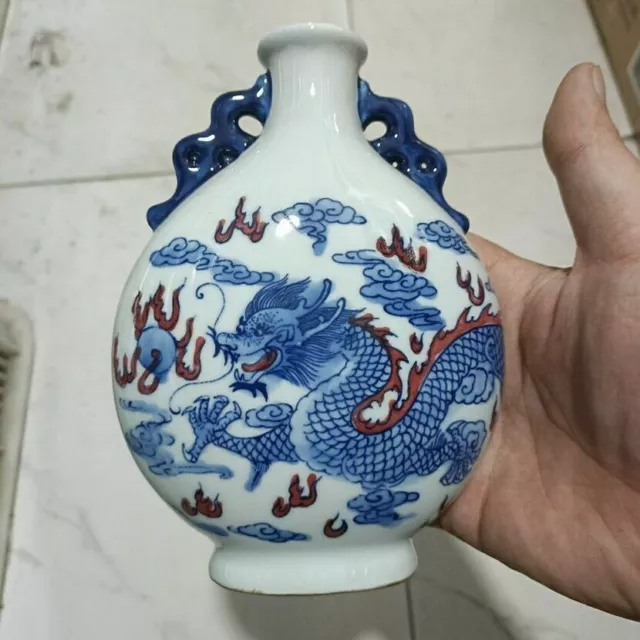 Exquisite Chinese blue and white porcelain hand-painted Dragon vase