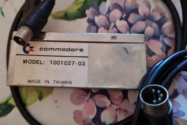 Modulatore antenna originale  Vic 20 C64  Commodore 1001027-03 più cavo vintage