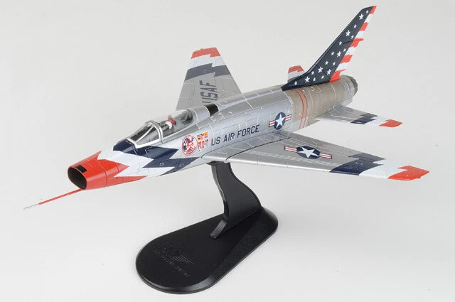 HA2124 Hobby Master F-100D Super Sabre 1/72 Model USAF Skyblazers w/Decal Sheet
