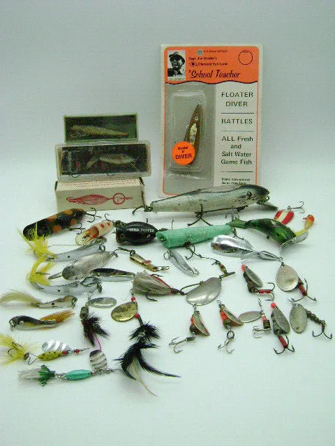LOT DE 16 leurres de pêche en plastique vintage d'occasion avec boîte à  appâts collection #7 EUR 49,61 - PicClick FR