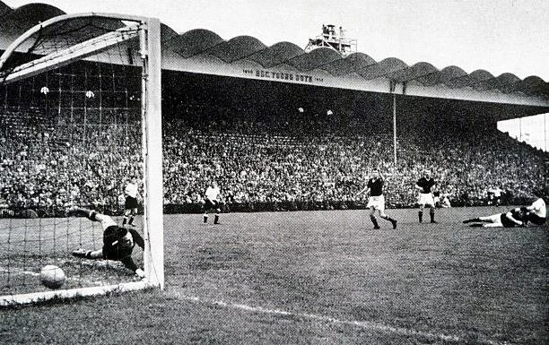 WEST GERMANY VS Hungary During World Cup Final 1954 Old Photo 5 $5.81