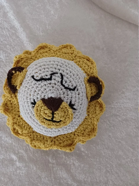 Cojín de peluche, león dormido