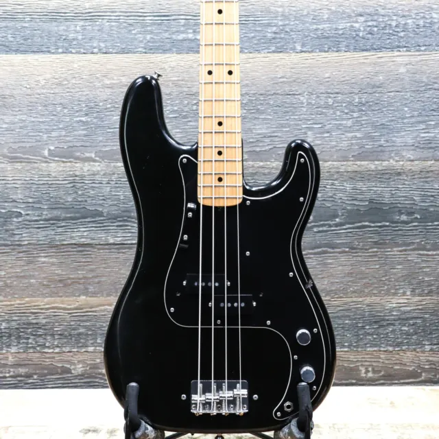 Fender Precision Bass Maple Fingerboard Black 4-String El. Bass w/Case #616857