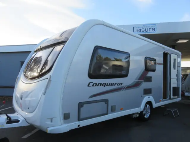 2013 Swift Conqueror 530 4 Berth Caravan With Side Dinette And End Washroom.....